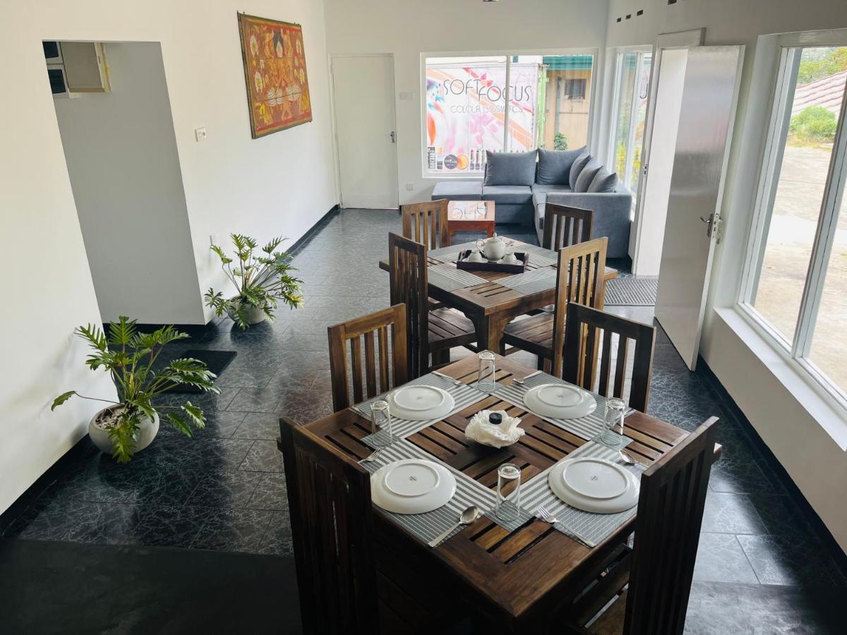 The Lake Round Guest House 康提 外观 照片