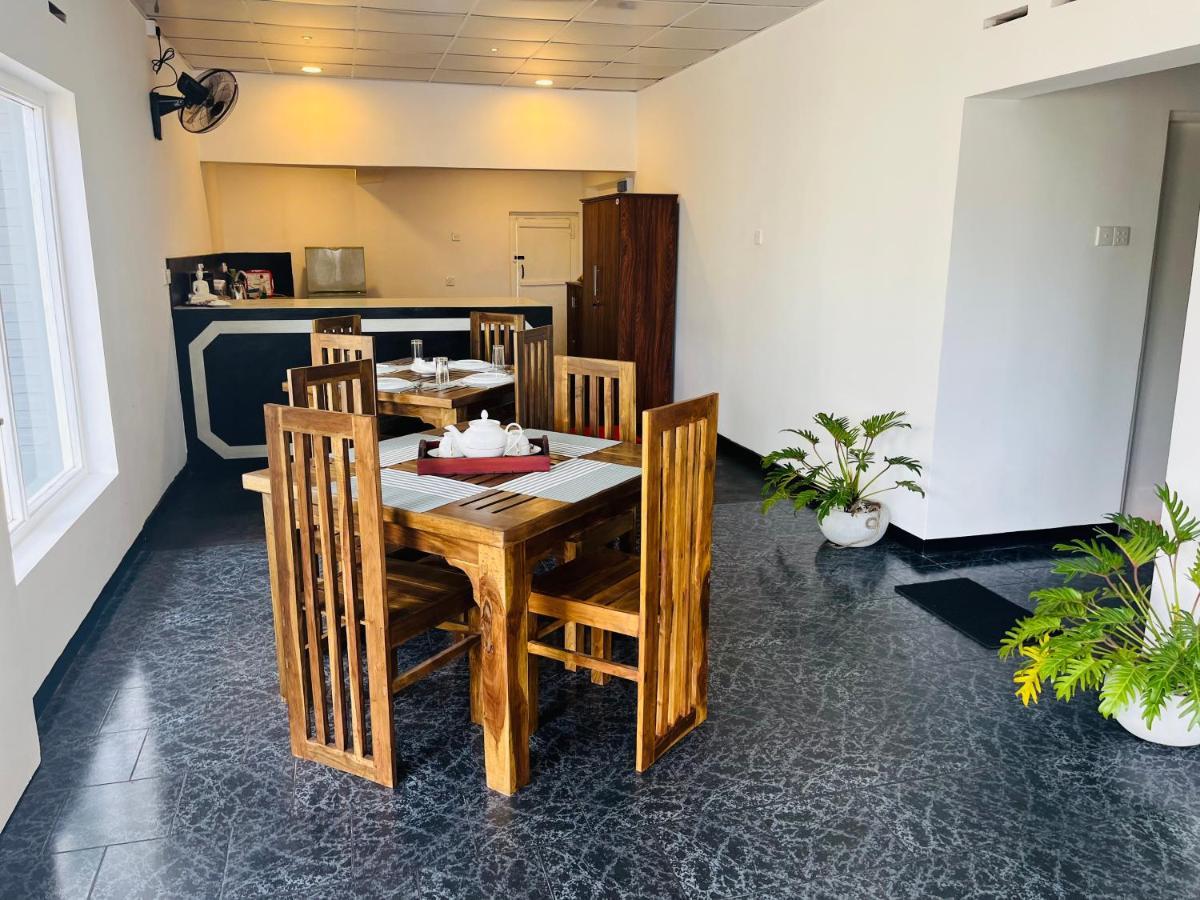 The Lake Round Guest House 康提 外观 照片