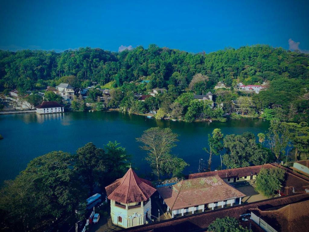 The Lake Round Guest House 康提 外观 照片