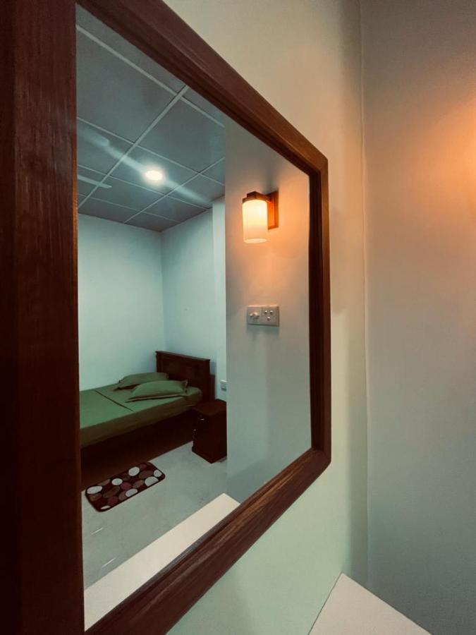 The Lake Round Guest House 康提 外观 照片