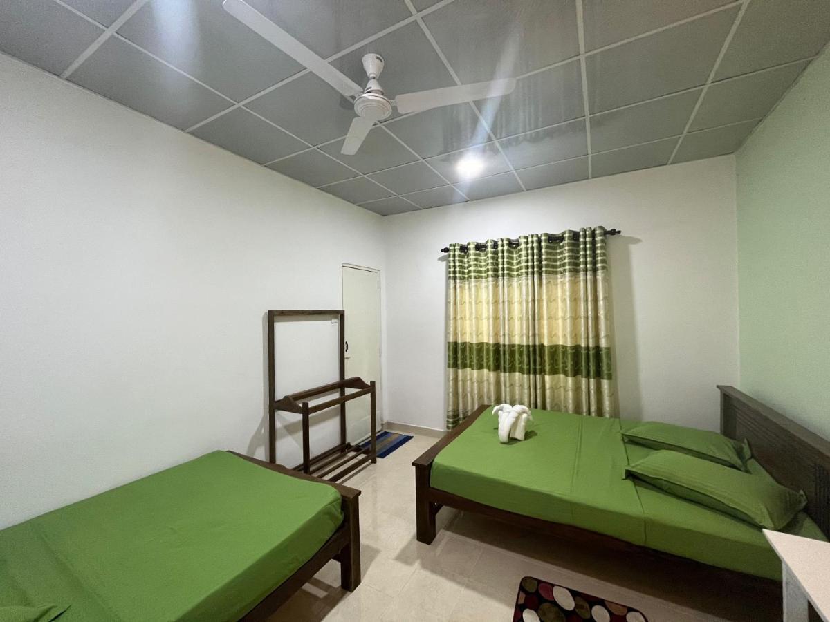 The Lake Round Guest House 康提 外观 照片